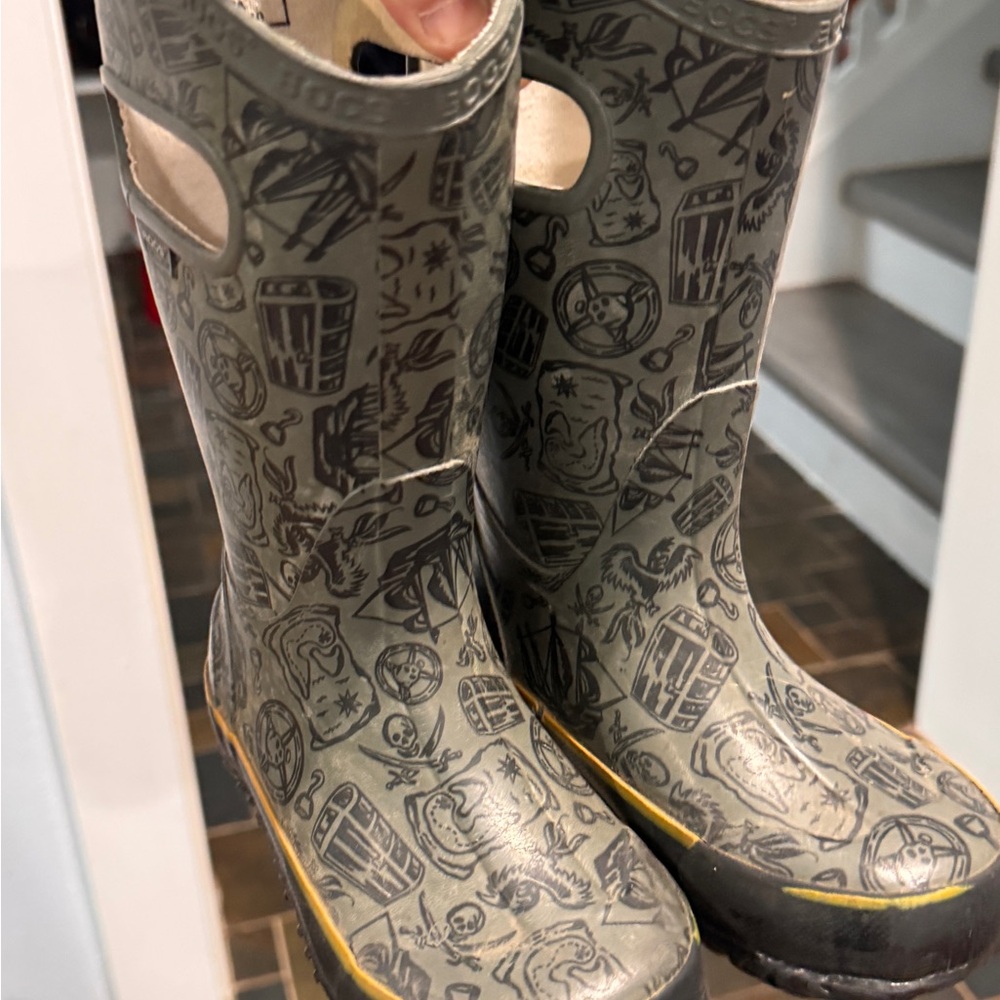 Kids Pirate Patterned Bogs Rain Boots